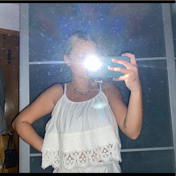 WHITE FLOWY CROPTOP - Picture 2 of 6